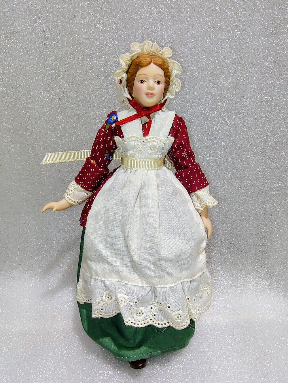 Vintage 1987 Avon Early American Porcelain Doll Fashion of American Times